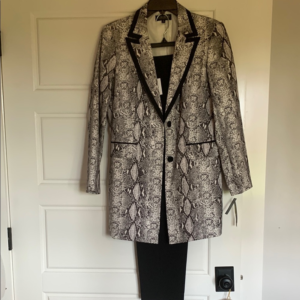 Black and White Snakeskin Print Blazer with Classic Lapel
